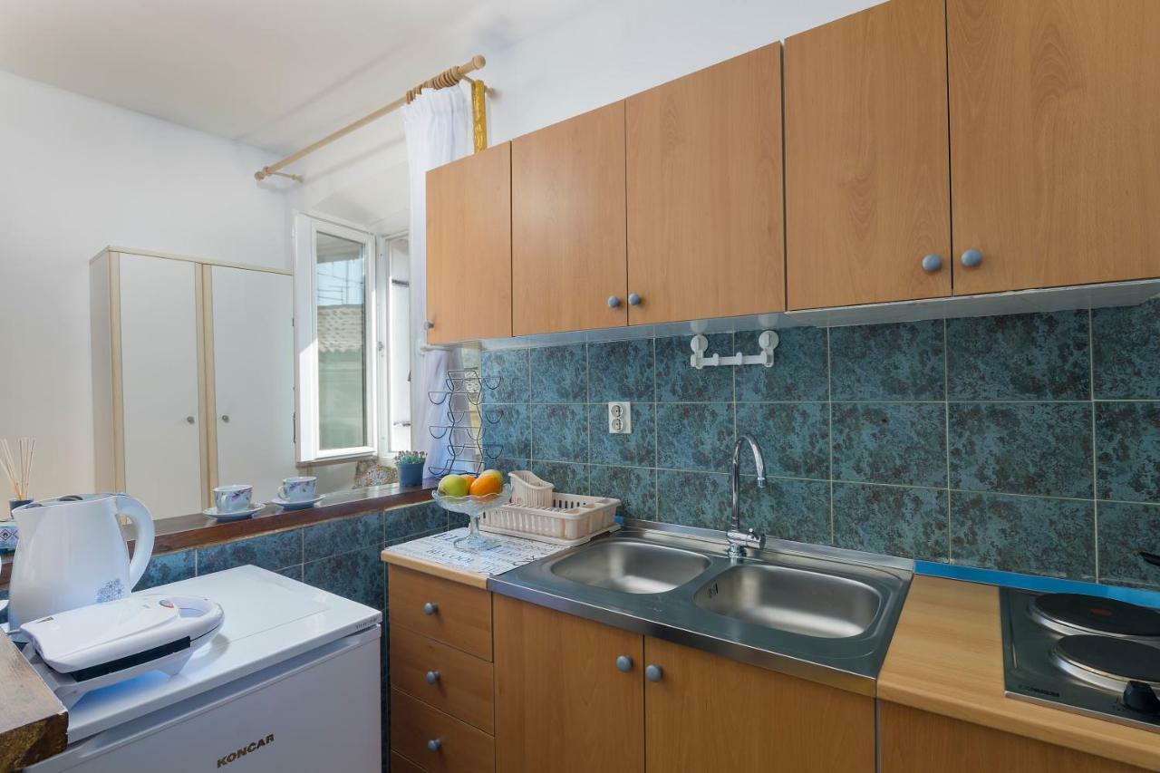 Studio Apartman Ela プーラ エクステリア 写真