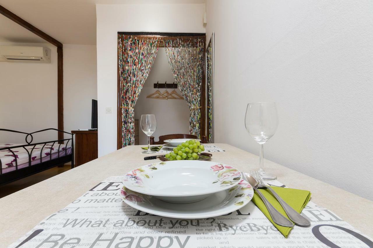 Studio Apartman Ela プーラ エクステリア 写真