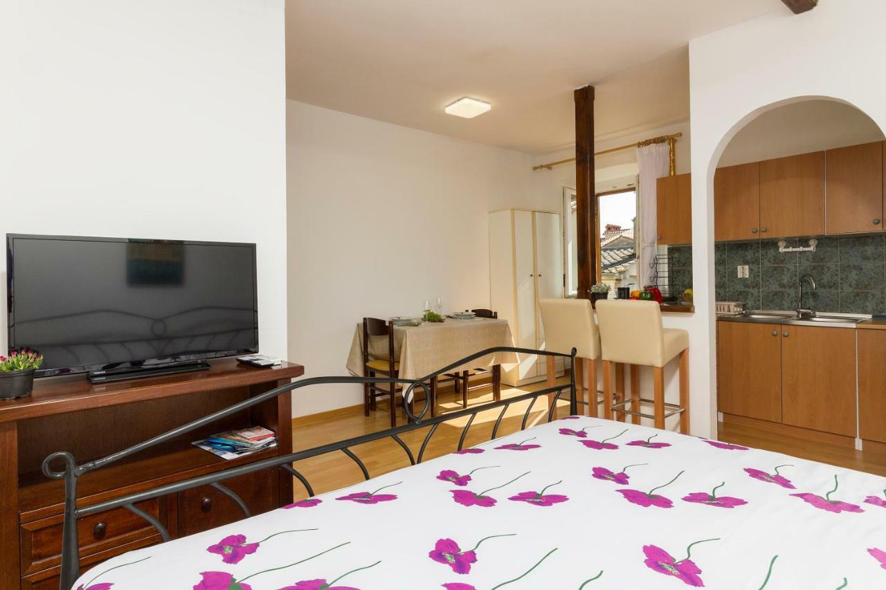 Studio Apartman Ela プーラ エクステリア 写真
